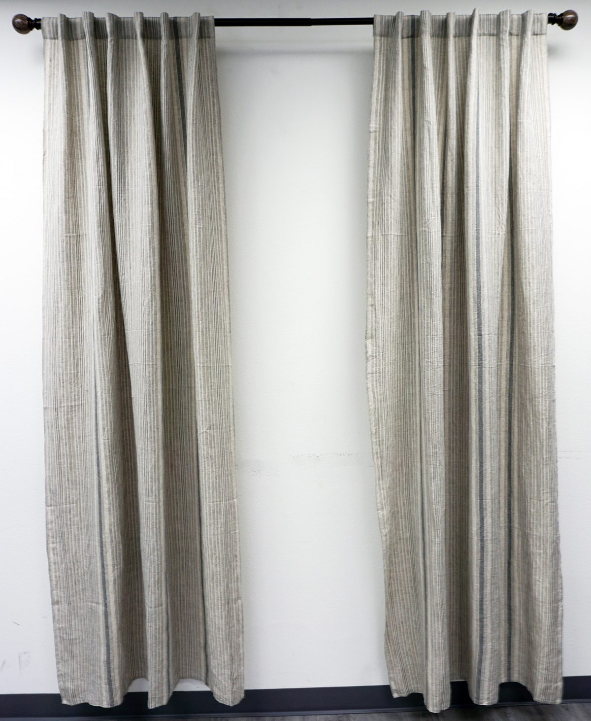 Uma Curtain